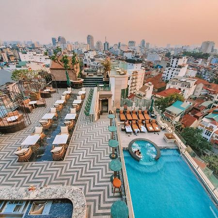 Peridot Grand Luxury Boutique Hotel Ханой Экстерьер фото The rooftop pool at the hotel