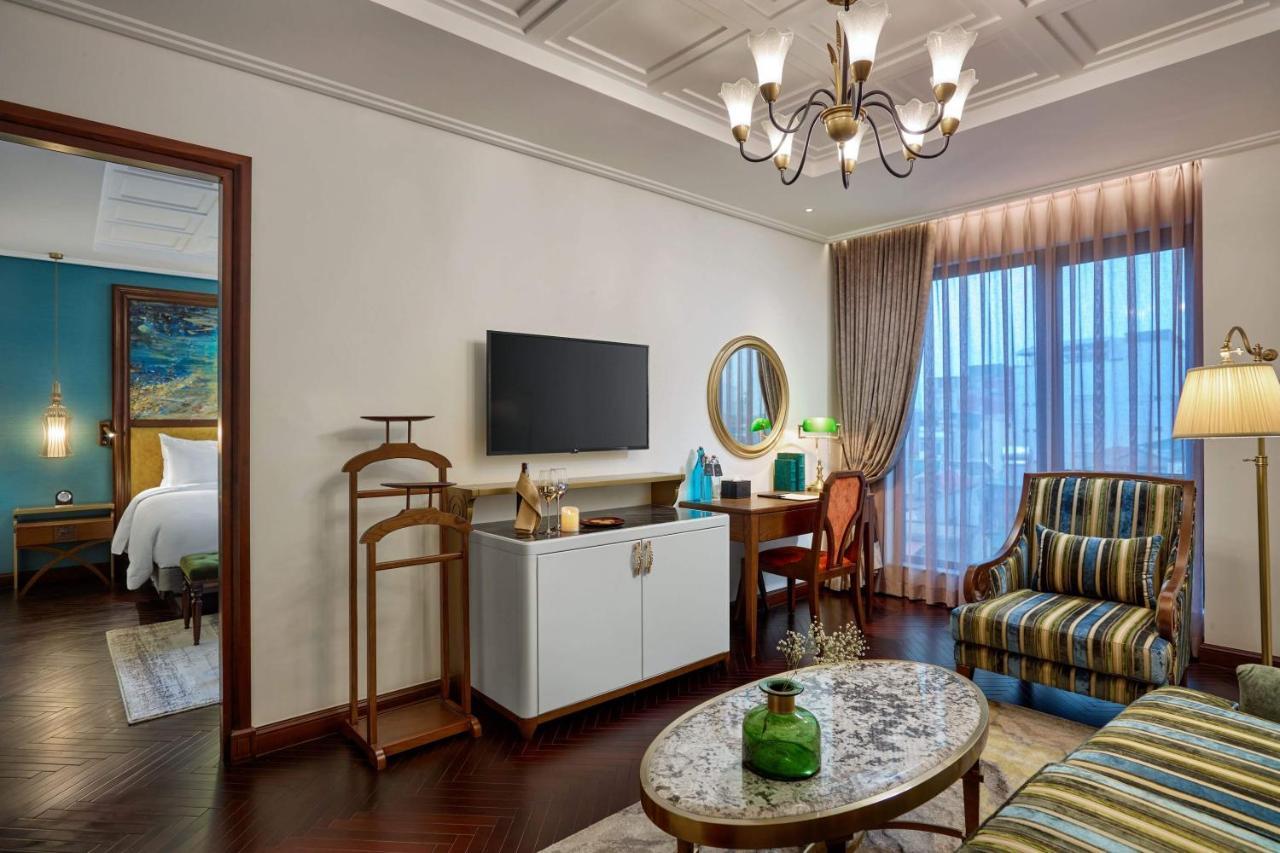 Peridot Grand Luxury Boutique Hotel Ханой Экстерьер фото A suite at the hotel