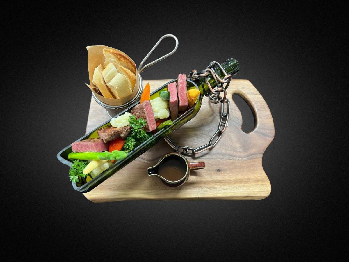 Peridot Grand Luxury Boutique Hotel Ханой Экстерьер фото A typical serving of a mixed salad