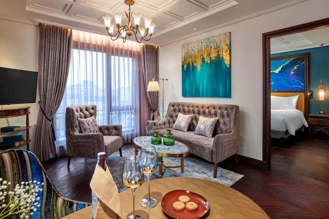 Peridot Grand Luxury Boutique Hotel Ханой Экстерьер фото A suite at the hotel